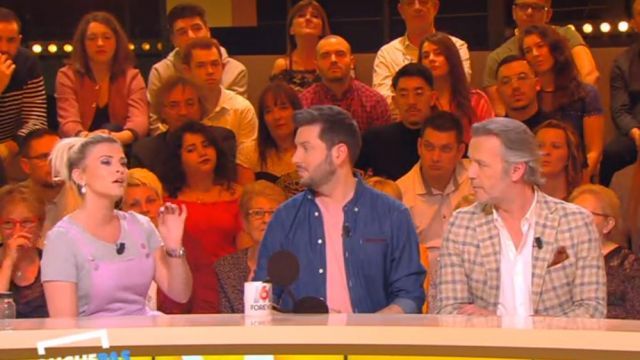 La camisa vaquera con bolsillo en el pecho de Maxime Gueny en Touche pas à mon poste del 21/03/2019