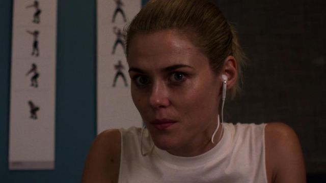 Samsung Headset in white worn by Trish Walker (Rachael Taylor) as seen in Marvel's Jessica Jones S02E09