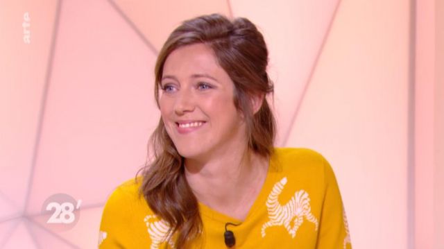 The sweater yellow pattern zébres of Marie Bonnisseau in 28 minutes of 20/03/2019