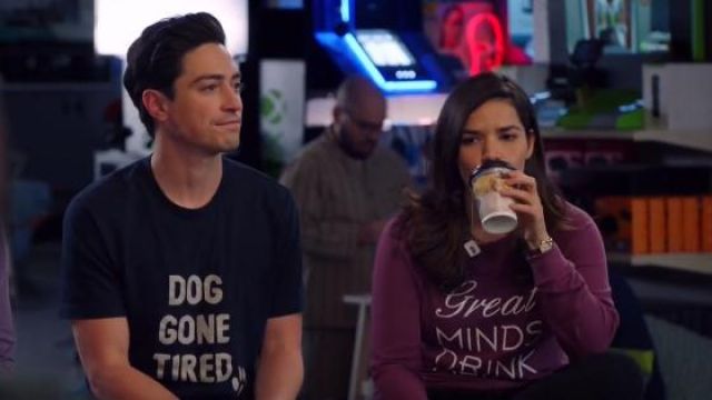 PJ Salvage Peachy Graphic Long Sleeve Top in Wine worn by Amy (America  Ferrera) in Superstore (S04E12)