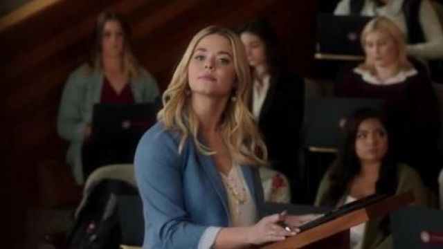 Banana Republic  Fitted Crop Lightweight Wool Blazer worn by Alison DiLaurentis (Sasha Pieterse) in Pretty Little Liars: The Perfectionists (S01E01)