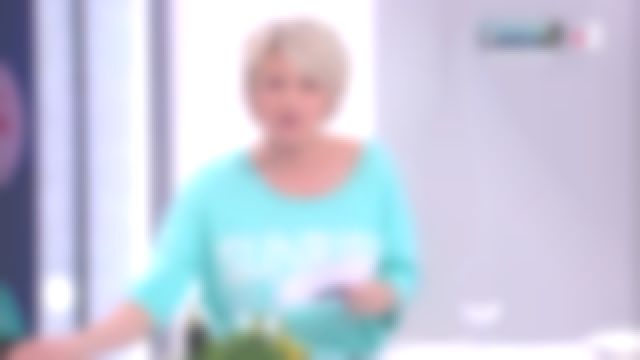 The sweater Sunrise Kujten of Sophie Davant in This is the program the 25.03.2019