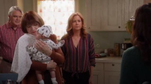 Blusa Rails Sloane usada por Lena (Jenna Fischer) en Splitting Up Together (S02E15)