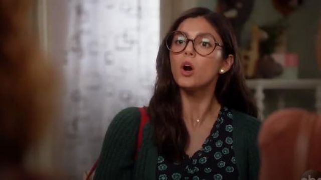 Sifflets Maddie Lenno Impression de la Collerette Supérieure porté par le Lisa d'Apple (Monica Barbaro) en divisant Ensemble (S02E15)