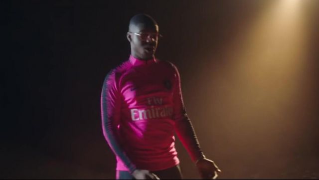 Le maillot rose du PSG porté par Ninho dans son clip Paris c’est magique