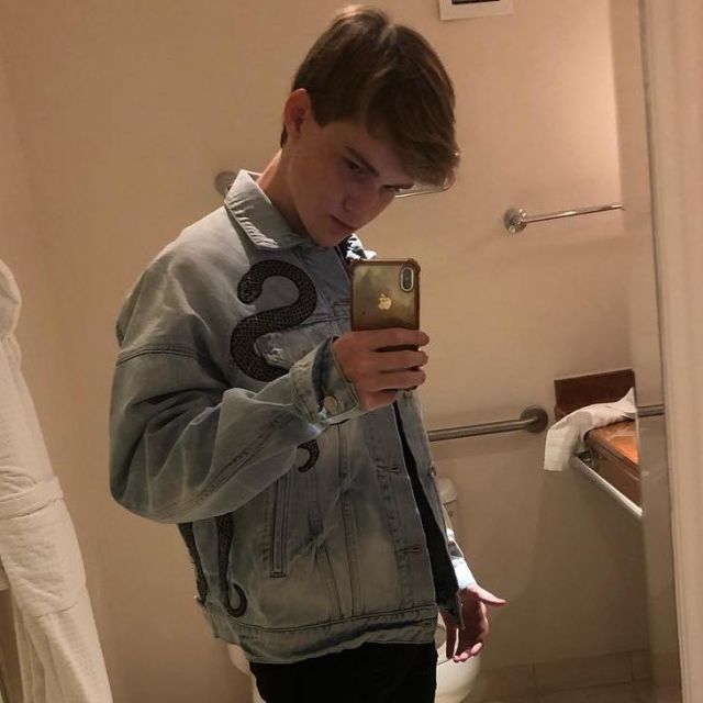The jean jacket snake pattern worn by Matt Lintz on his account Instagram @matt_lintz