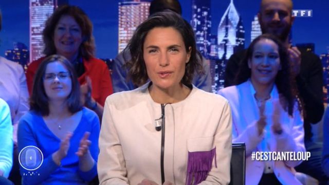 Le manteau à poches frangées de Alessandra Sublet dans C'est Canteloup du 26/03/2019