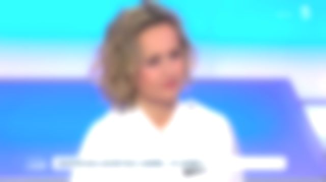 La camisa Zadig y Voltaire de Caroline Roux en C dans l'air el 27.03.2019