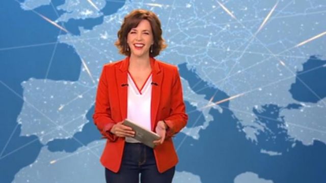 The white coat contrasting of Nathalie Renoux in The 12:45 to M6 of the 24/03/2019