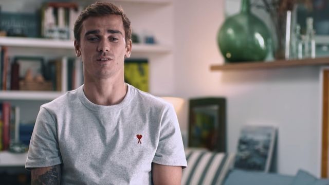 The t-shirt Friend covered by Antoine Griezmann in Antoine Griezmann : Champion Of the World