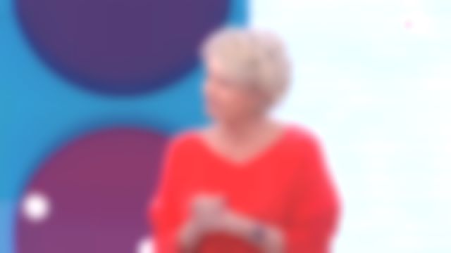 The cashmere sweater orange Sophie Davant in It is the program of the 28/03/2019