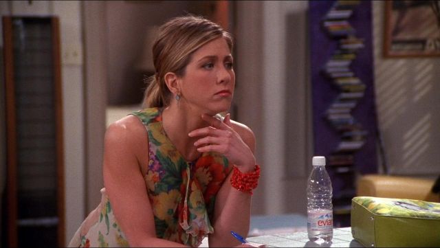 Evian Spring Water bebida por Rachel Green (Jennifer Aniston) en Friends (S07E19)