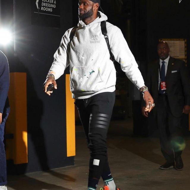 The tracksuit pants black Thom Browne worn by LeBron James on his ...
