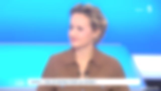 The shirt Caroline Roux in C in the air 05/02/2019 (available in blue)