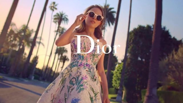 The flower dress of Natalie Portman in the advertising Miss Dior The new Eau de Parfum