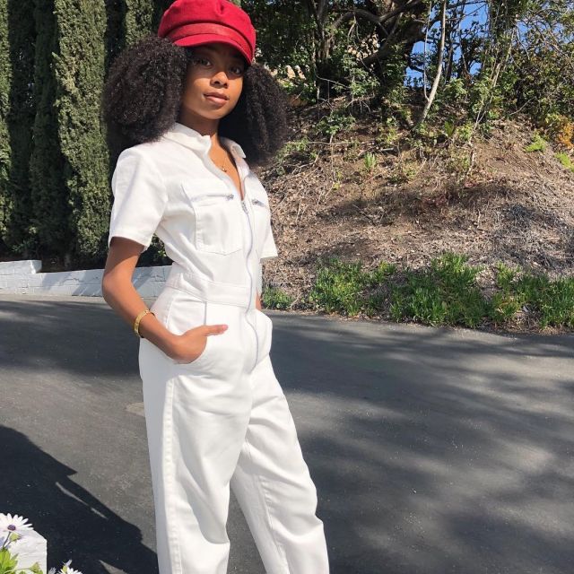 The Combination of loose-fitting jean short sleeved Skai Jackson on the account instagram @skaijackson