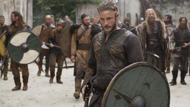 The axe of Ragnar Lothbrok (Travis Fimmel) Vikings S01E02