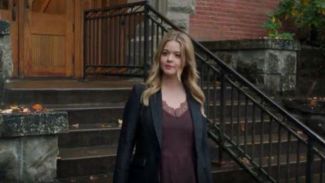 H&M Lace-trimmed Camisole Top worn by Alison DiLaurentis (Sasha Pieterse) in Pretty Little Liars: The Perfectionists (S01E02)