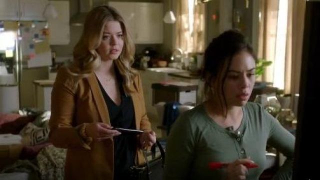 J. Crew  Parke blazer in wool flannel worn by Alison DiLaurentis (Sasha Pieterse) in Pretty Little Liars: The Perfectionists (S01E02)