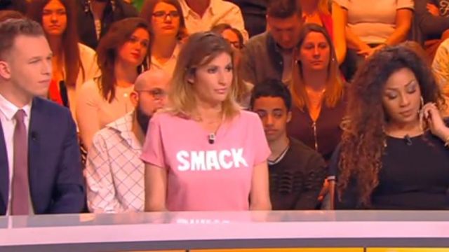The tee shirt mixed pink printed Smack of Caroline Ithurbide in It is that of the tv ! the 01.04.2019