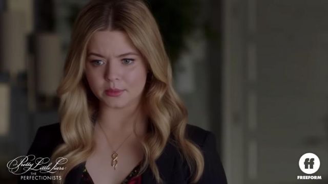 IaM by Ileana Makri Stiletto Snake Pendant Y Necklace worn by Alison DiLaurentis (Sasha Pieterse) in Pretty Little Liars: The Perfectionists (S01E03)