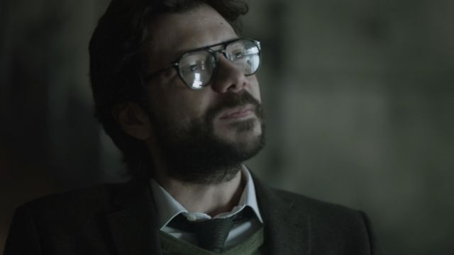 Glasses of view of the professor (Álvaro Dead) in The casa de papel (S01E02)