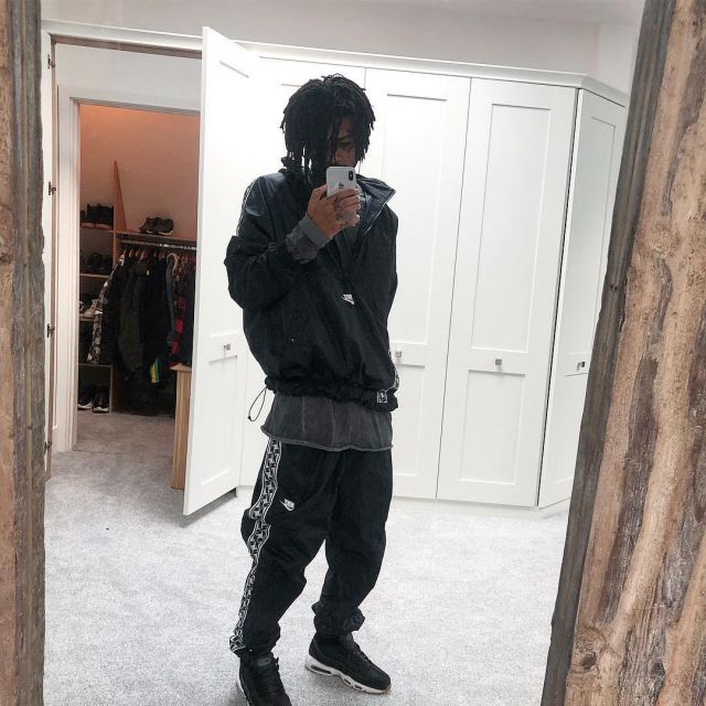 The jacket anorak black Nike that door Scarlxrd on his account Instagram @Scarlxrd