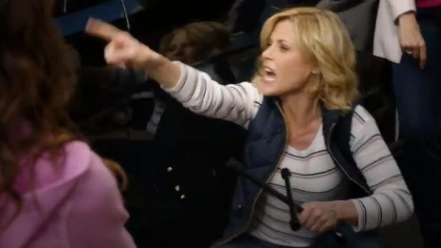 J Crew Excursion Quilted Down Vest In Navy Worn By Claire Dunphy Julie Bowen In Modern Family S08e Spotern