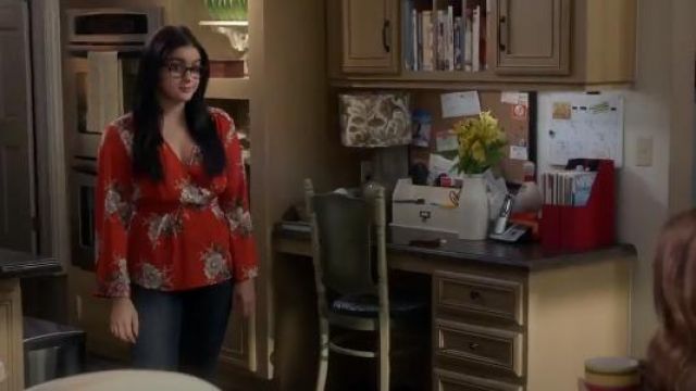 ASTR Wrap Top worn by Alex Dunphy (Ariel Winter) in Modern Family ...