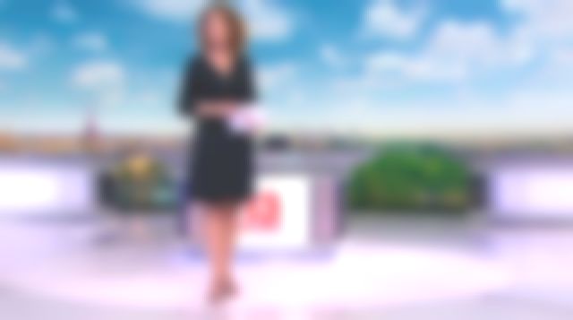 The black dress zipped military style of Marie-Sophie Lacarrau in Journal de 13h de France 2 the 04.04.2019
