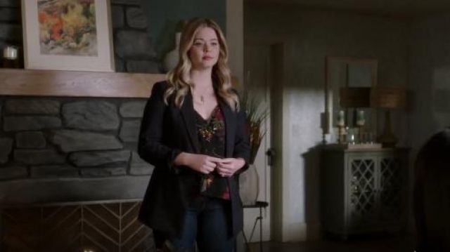 GoodTheory  Wool Pinstripe Long Blazer worn by Alison DiLaurentis (Sasha Pieterse) in Pretty Little Liars: The Perfectionists (S01E03)