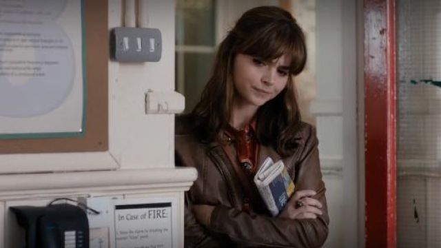 River Island Look Cuir Double Zip Perfecto porté par Clara (Jenna Coleman) dans Doctor Who (S08E02)