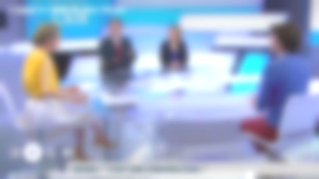 Falda de seda bordada de Caroline Roux en C dans l'air el 09.04.2019