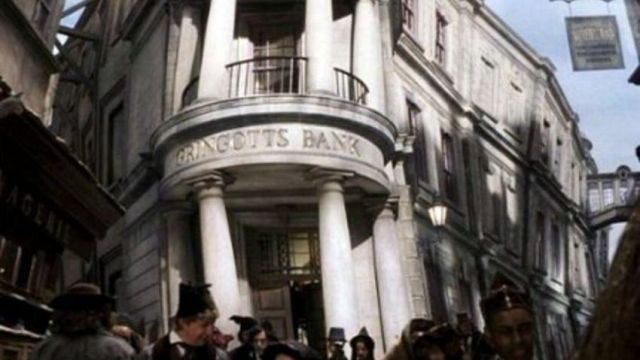 The sign of the bank Gringotts in Harry Potter and the sorcerer's stone