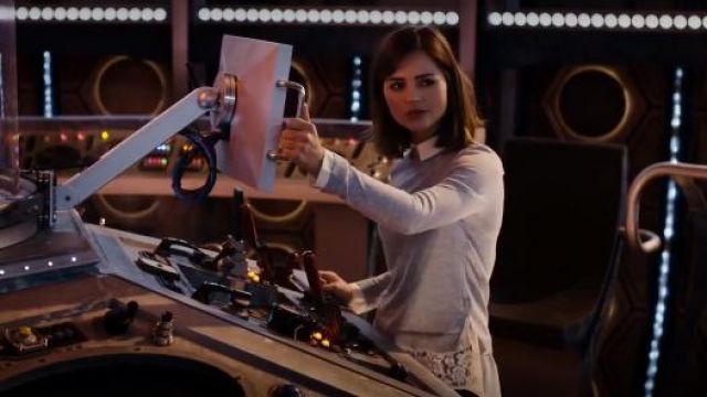 Topshop Hybride Shirt Cavalier porté par Clara (Jenna Coleman) dans Doctor Who (S09E10)