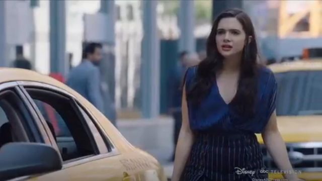 Alice and Olivia Briella Striped Cropped Wrap Top worn by Jane Sloan (Katie Stevens) in The Bold Type (S03E01)
