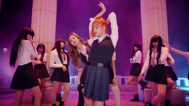 The skirt open pleated Lisa in the clip As If It's Your Last of BlackPink