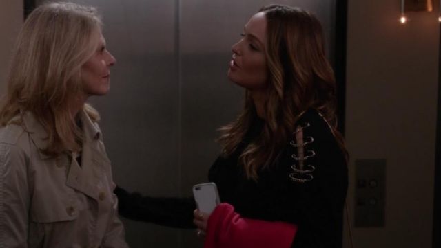 Black long sleeved sweater with gold chains worn by Dr. Jo Wilson (Camilla Luddington) in Grey's Anatomy (S15E15)