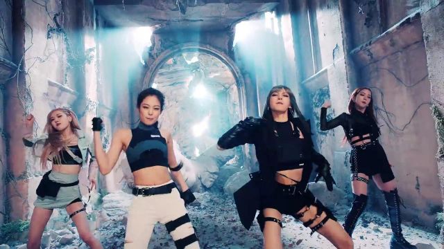 The Crop top grey sleeveless Jennie Kim in the clip Kill-This Love of Blackpink