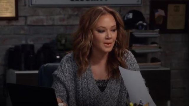 Vince Cable V-Neck Sweater worn by Vanessa Cellucci (Leah Remini) in Kevin Can Wait (S02E21)