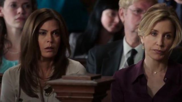 Club de Monaco en Soie Beige Shirt porté par Susan Mayer (Teri Hatcher) dans Desperate Housewives (S08E22)