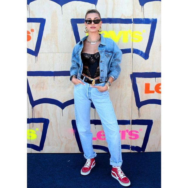 Vans Sk8 Hi, consultez Rousseurs Sneaker en rouge porté par Hailey le Rhode Bieber au Coachella Festival 13 avril 2019
