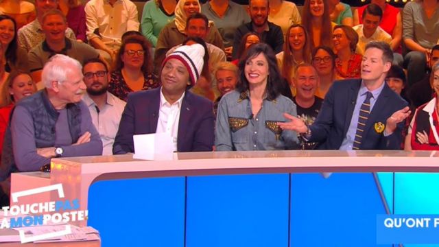 La camisa azul bordada de Géraldine Maillet en Touche pas à mon poste del 15/04/2019