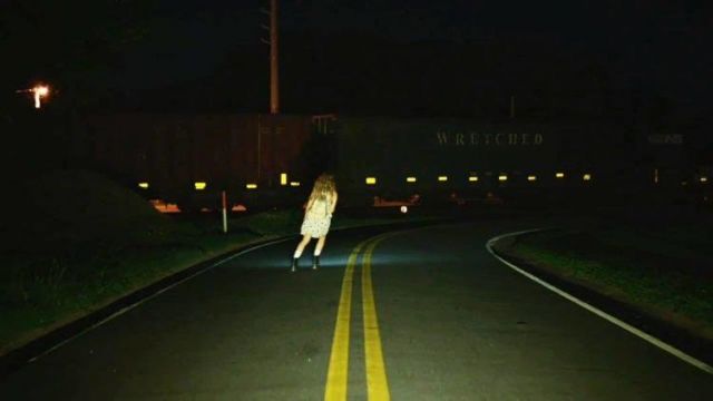The backpack Urban Outfitters in Sharp Objects (Season 1)