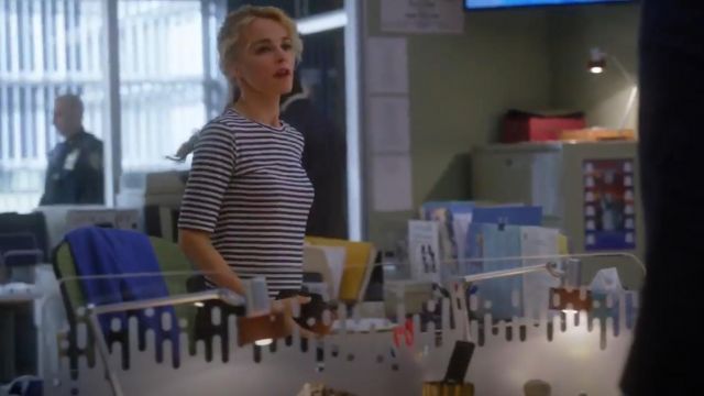 Vince à Rayures en soie mélange de jersey T-shirt porté par Det. Lizzie Needham (Bojana Novakovic) dans l'Instinct (S01E09)