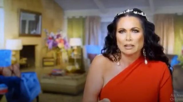 Gucci Crystal Double G earrings worn by Herself (LeeAnne Locken) in The Real Housewives of Dallas (S03E05)