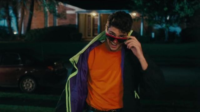 Sunglasses red worn by Brooks Rattigan (Noah Centineo) in The Perfect Date