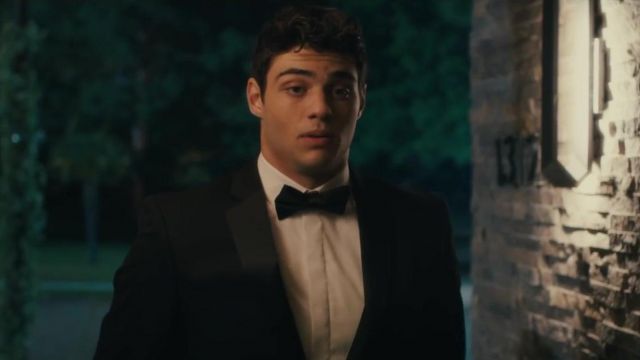 Smoking jacket worn by Brooks Rattigan (Noah Centineo) in The Perfect ...