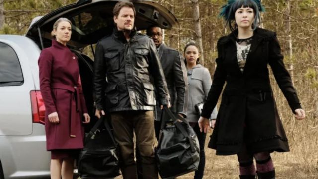 Veste en cuir portés par Trois (Anthony Lemke) comme on le voit dans la Matière noire S03E09