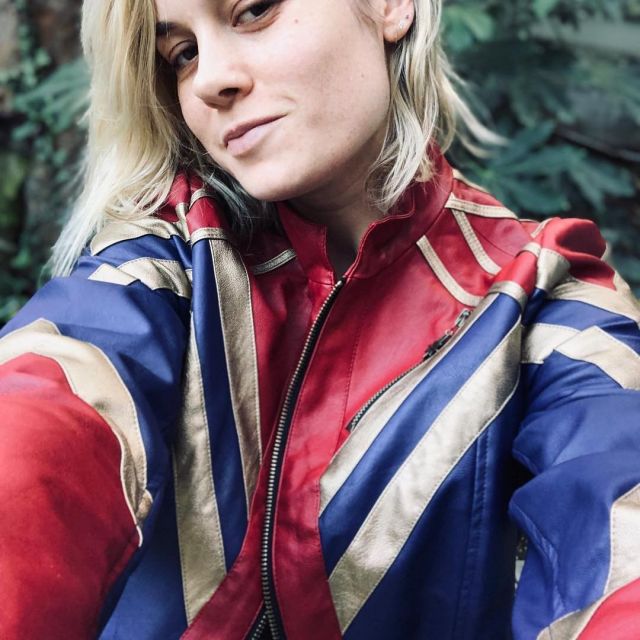 The jacket Captain Marvel worn by Brie Larson on her account Instagram @brielarson
